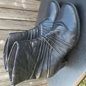 COBB HILL by New Balance Shannon Black Leather Rouched Ankle Boots Woman's 9.5W